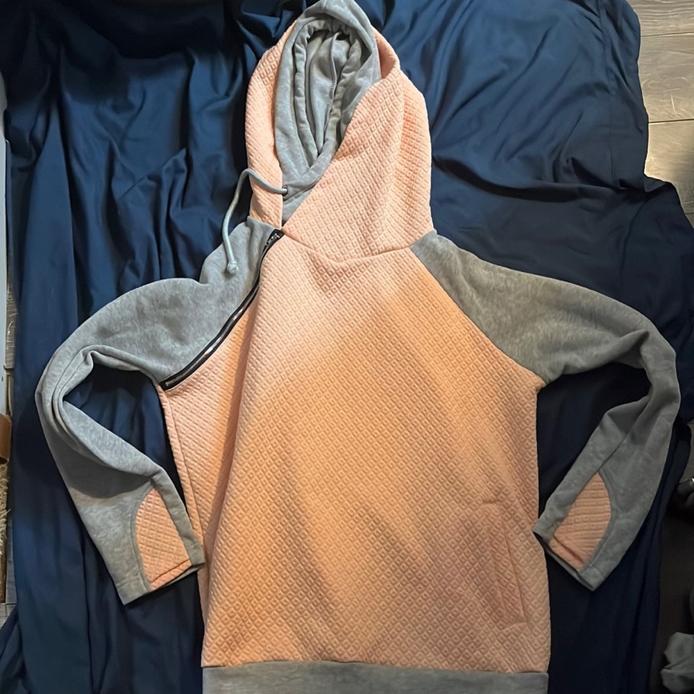 Never worn nice school hoddie